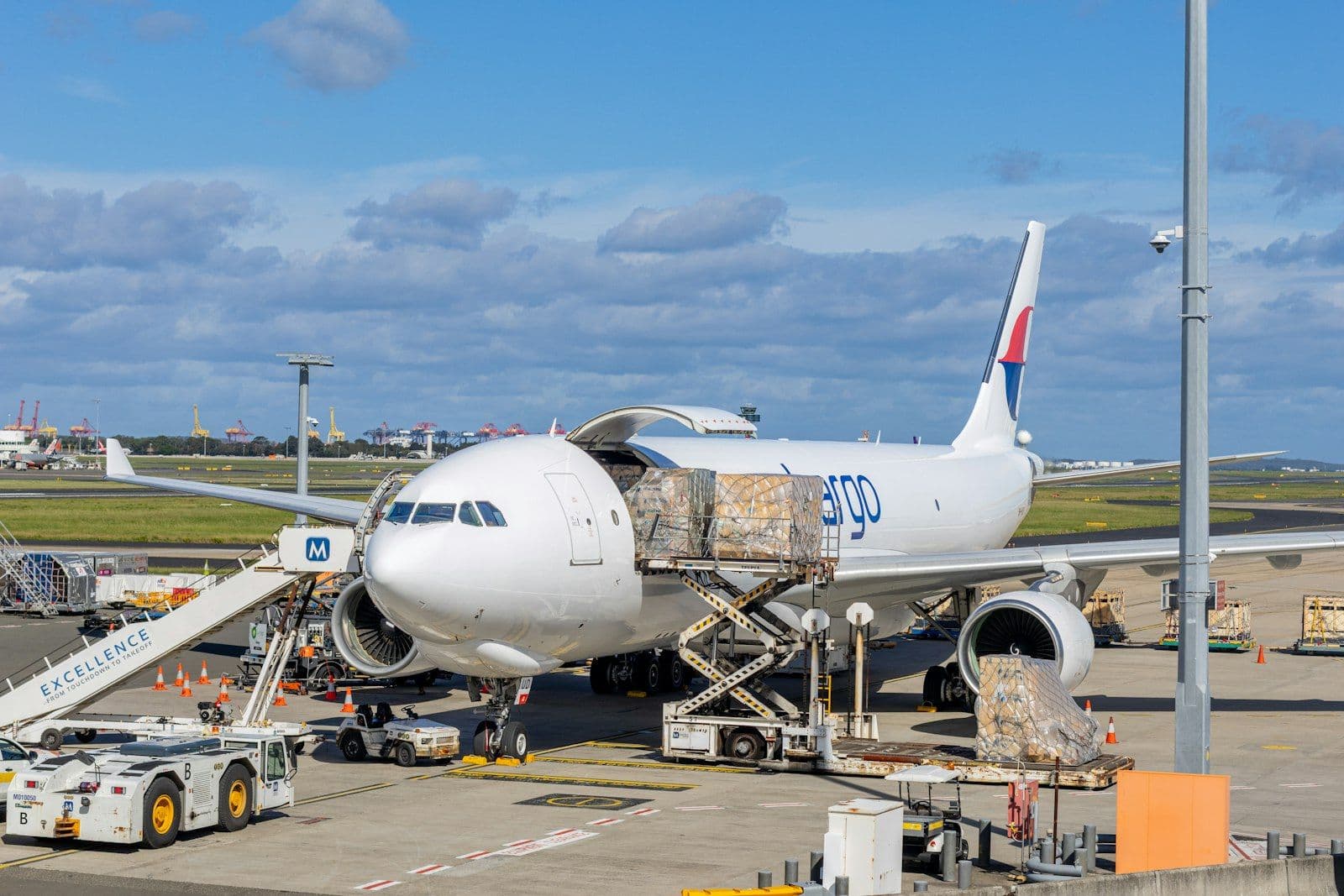 LD3 vs PMC: The Air Cargo Sizes a Fly-Away Rig Has to Fit